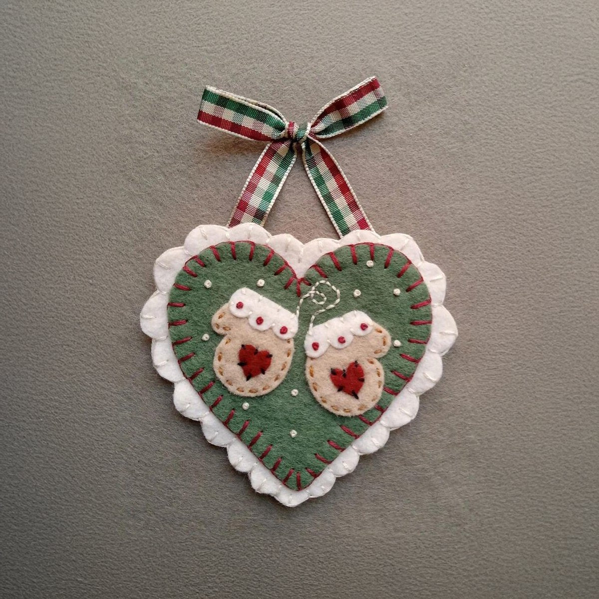 Pre-Cut Wool Blend Felt Holiday Hearts Ornament Kit